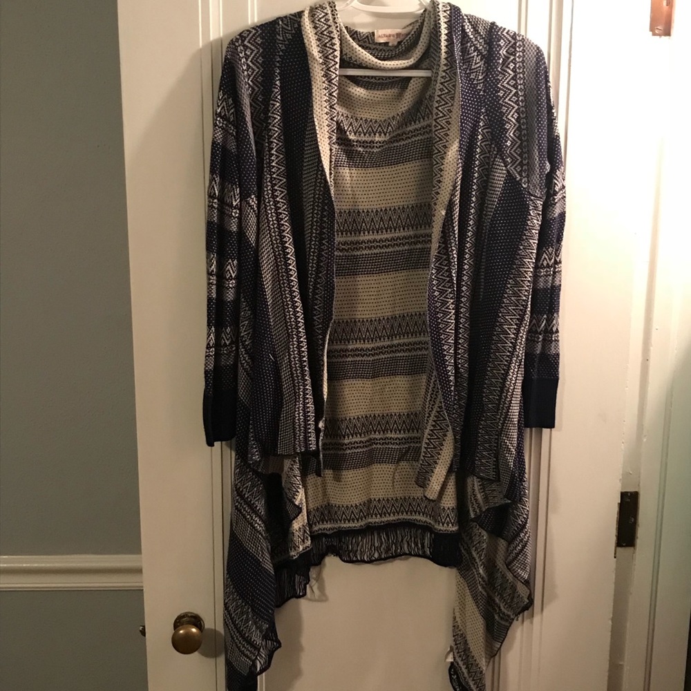 Blue/white/tan open front sweater